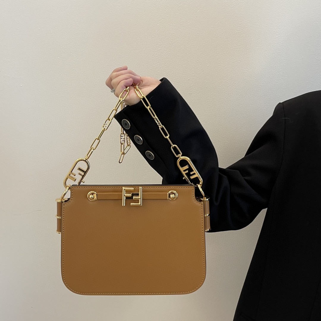 FENDI フェンディ 新作通販 ショルダーバッグ