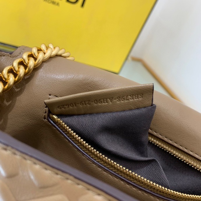FENDI フェンディ 超美品 チェーンショルダーバッグ 2203