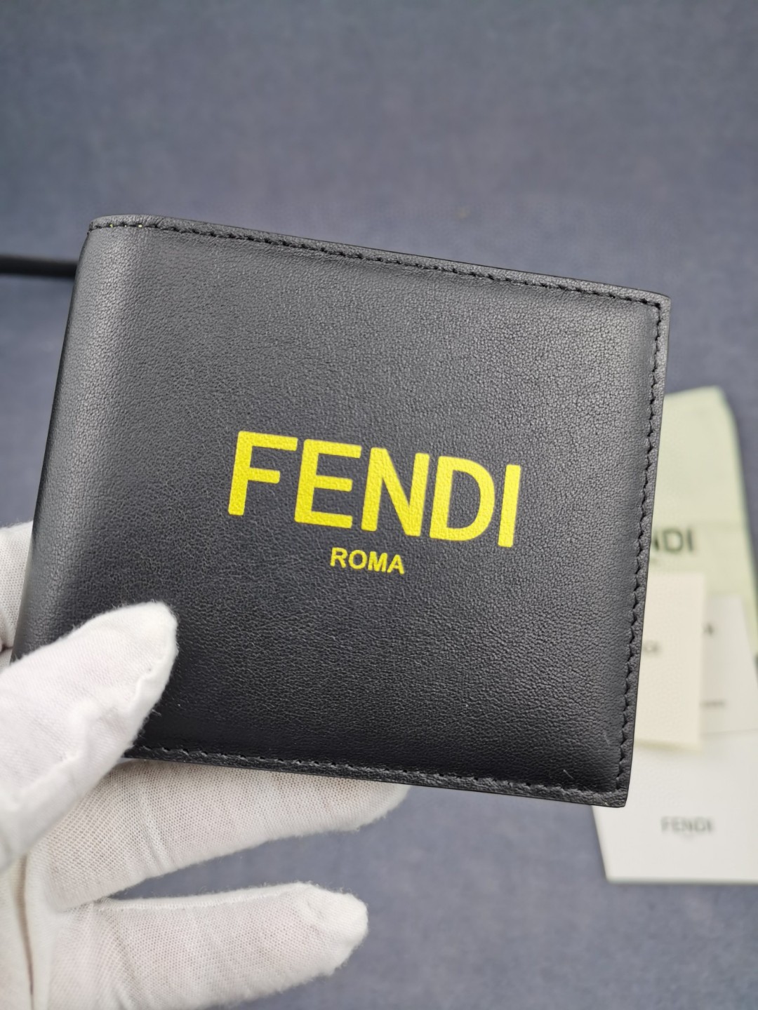 新作通販 FENDI フェンディ 短財布/二つ折り財布 2111