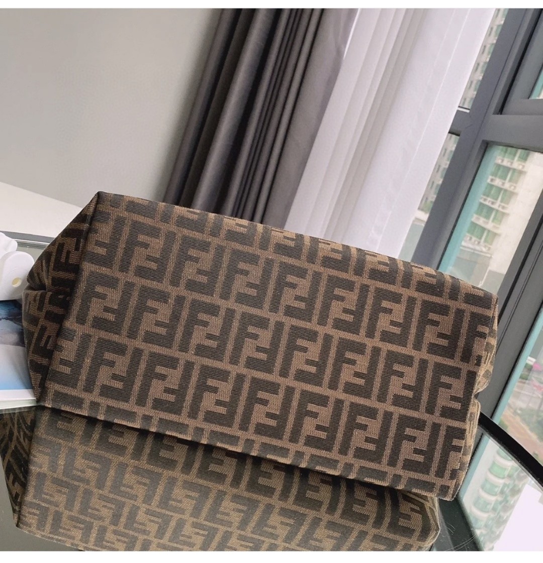 FENDI フェンディ 新作通販 48 ショッピングバッグ