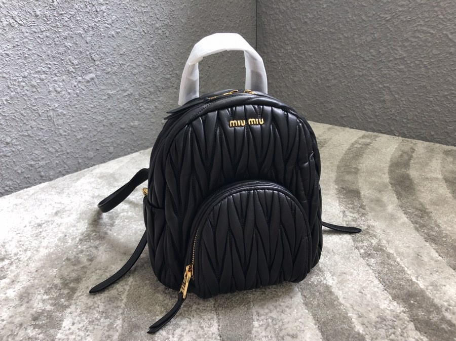 MIUMIU ミュウミュウ 新作通販 後背包 リュック