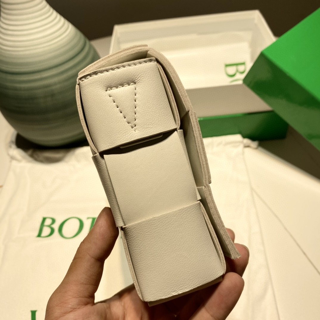 BV ボッテガヴェネタ 新作通販 ミニショルダーバッグ 2112