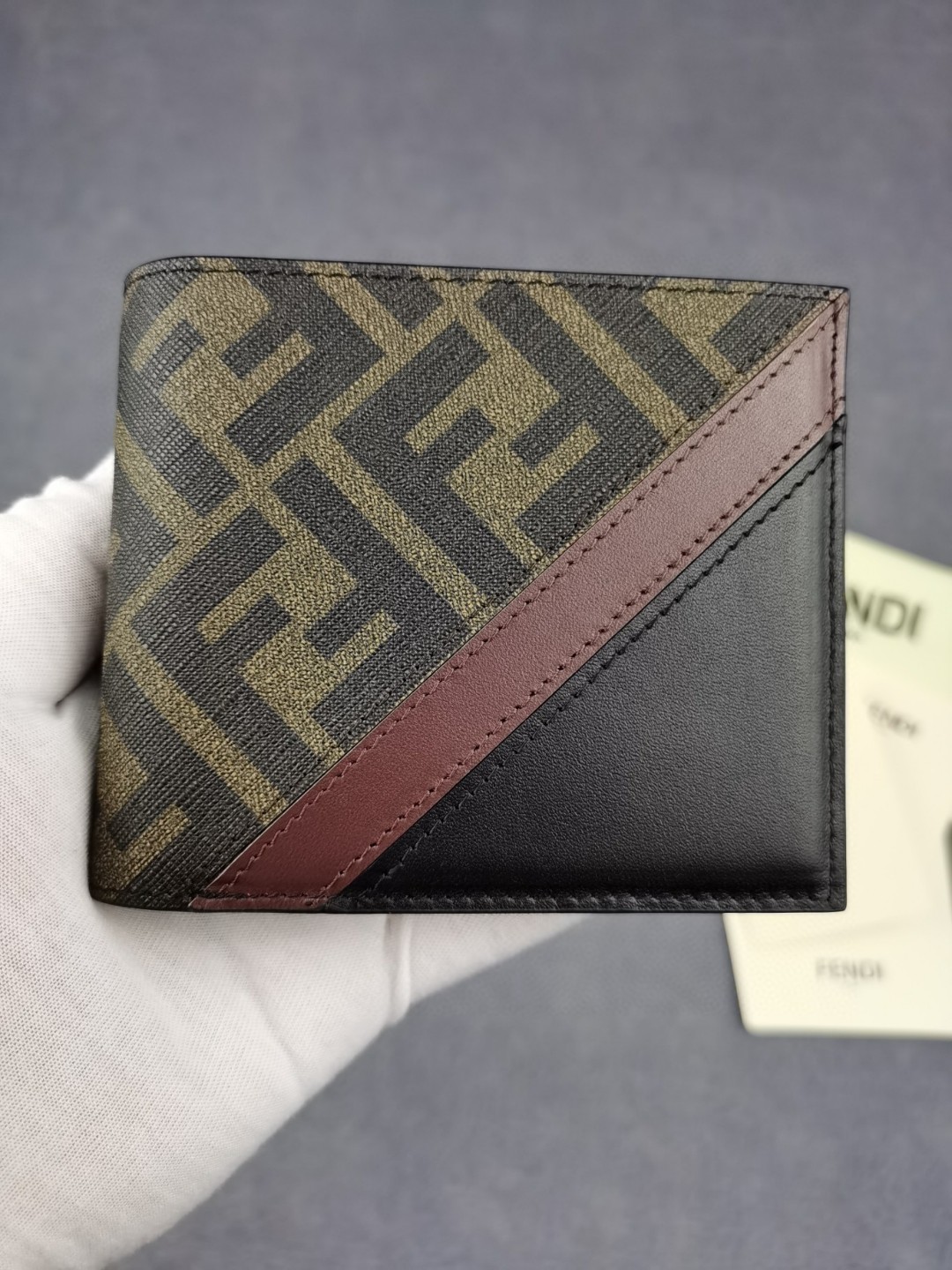 新作通販 FENDI フェンディ 短財布/二つ折り財布 2111
