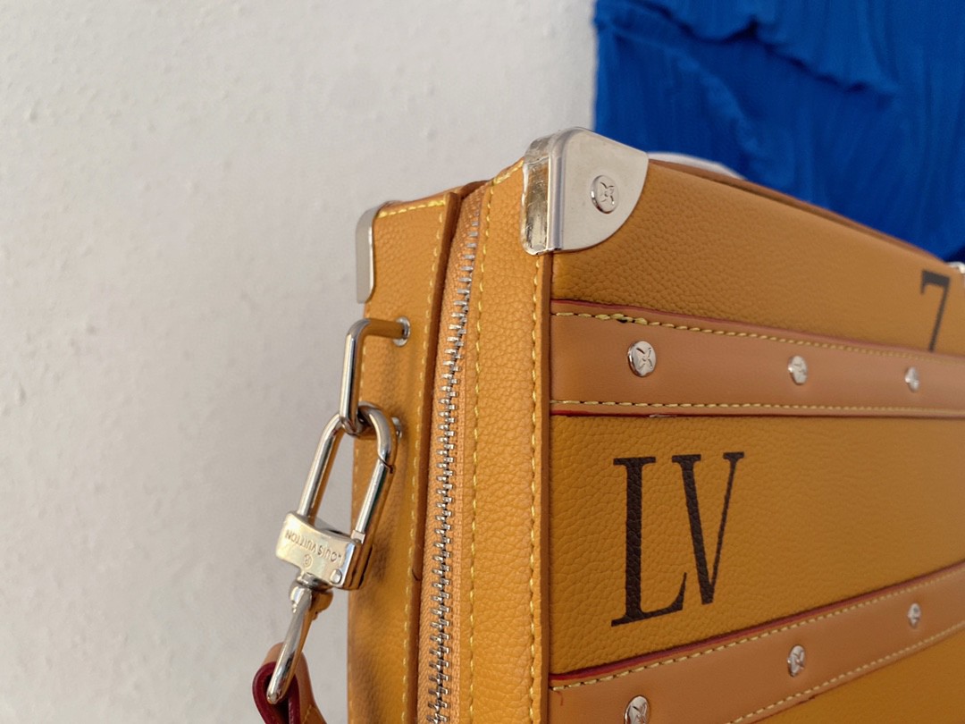 Louis Vuitton ルイヴィトン ソフトトランク ショルダーバッグ