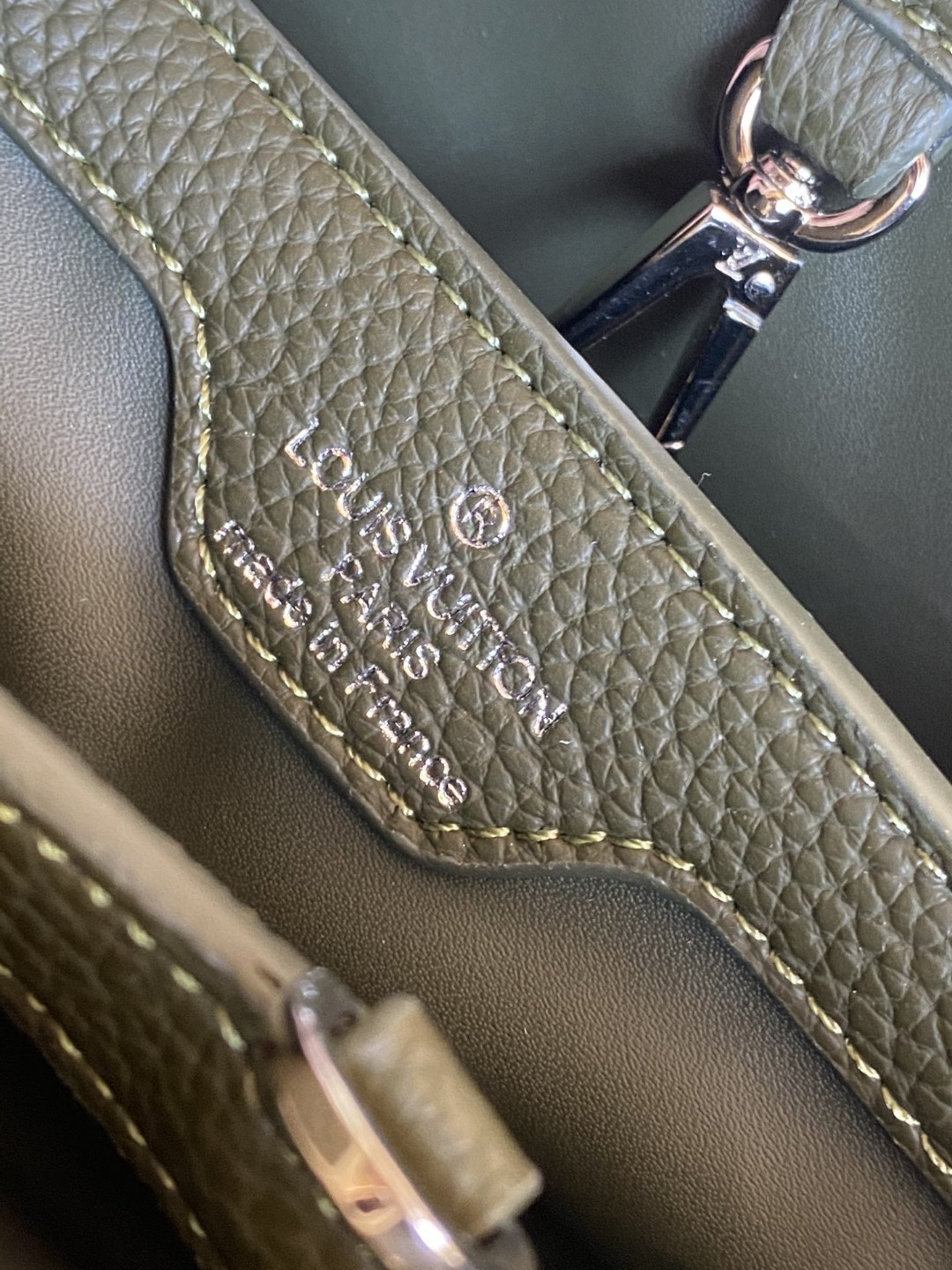 Louis Vuitton ルイヴィトン CAPUCINES PMバッグ
