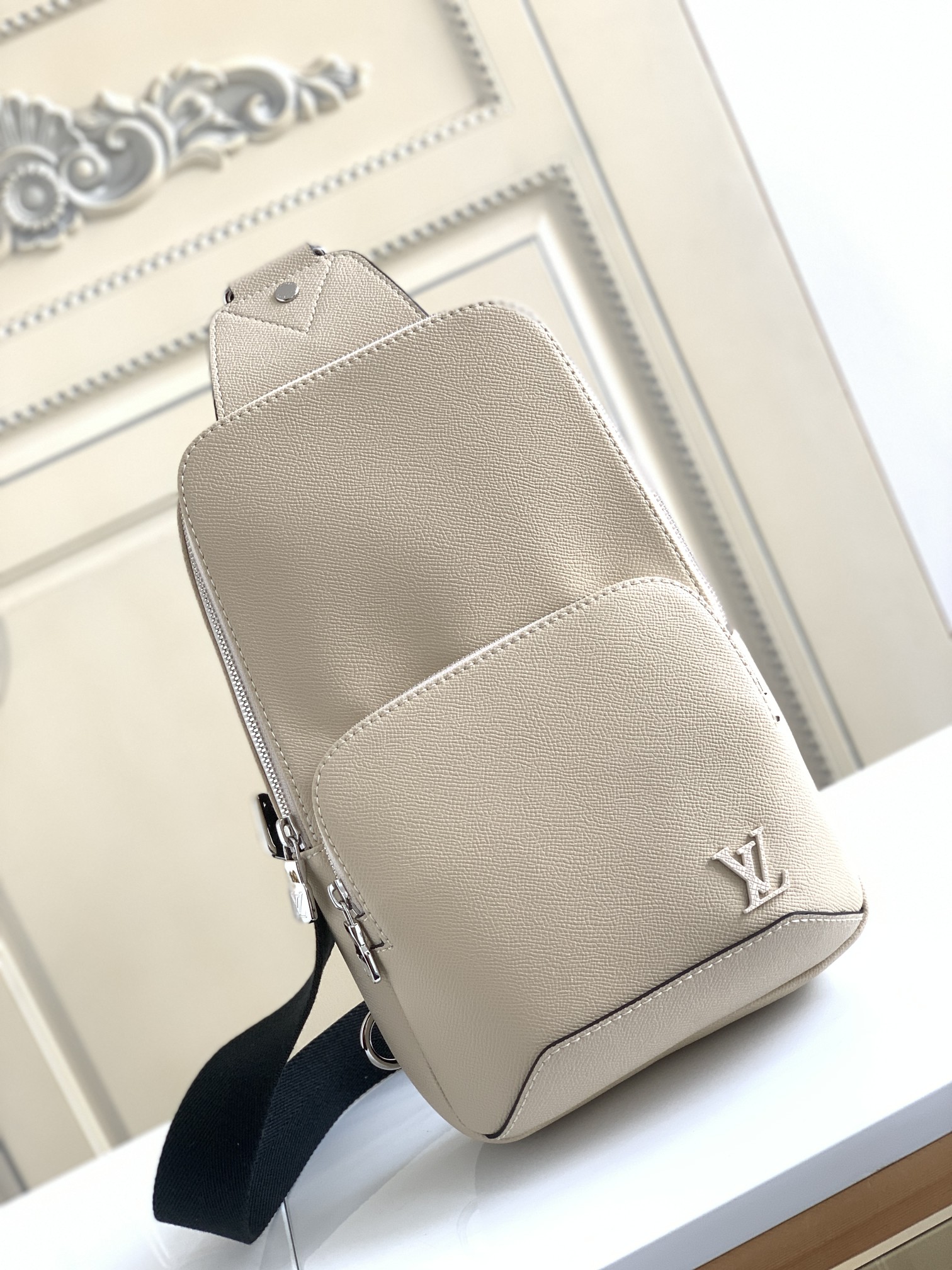 Louis Vuitton ルイヴィトン アヴェニュー?スリングバッグ