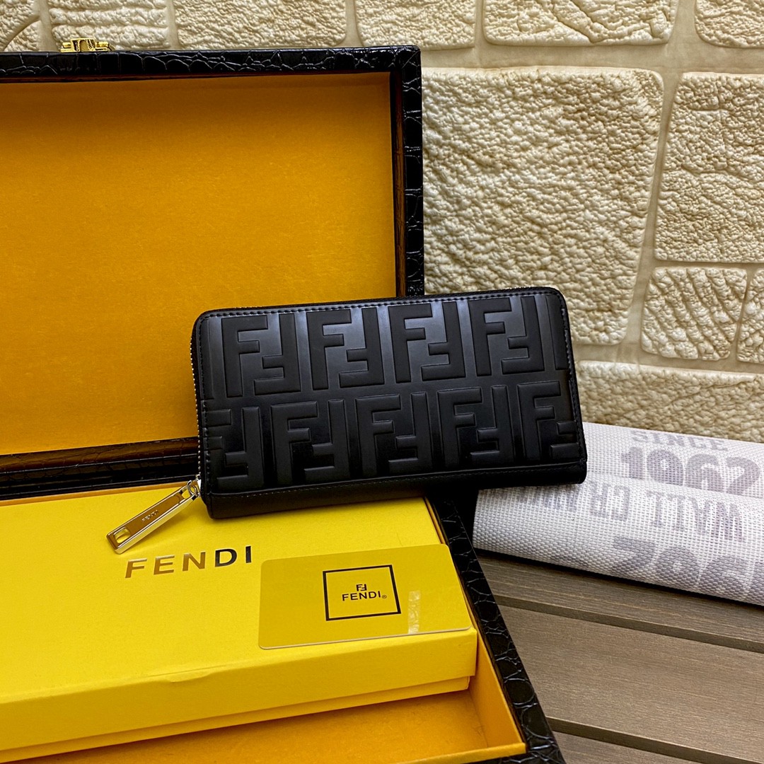 新作通販 FENDI フェンディ ラウンドファスナー式財布