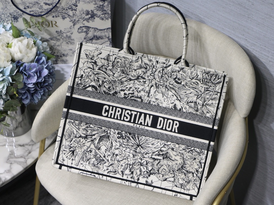 クリスチャンディオール 新品 大サイズ ショッピングバッグ