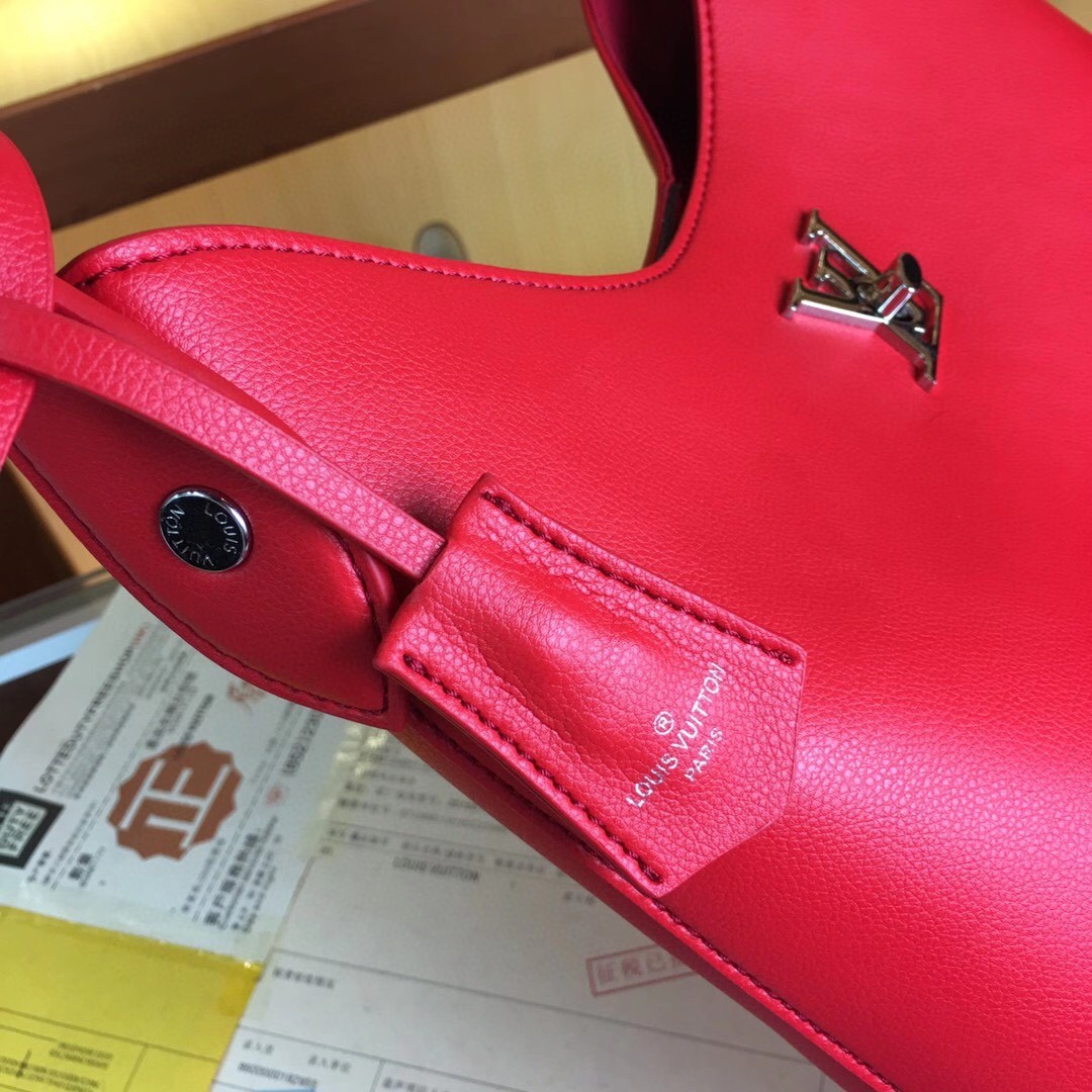 LV ルイヴィトン 新作通販 Lockme Hobo クラッチバッグ