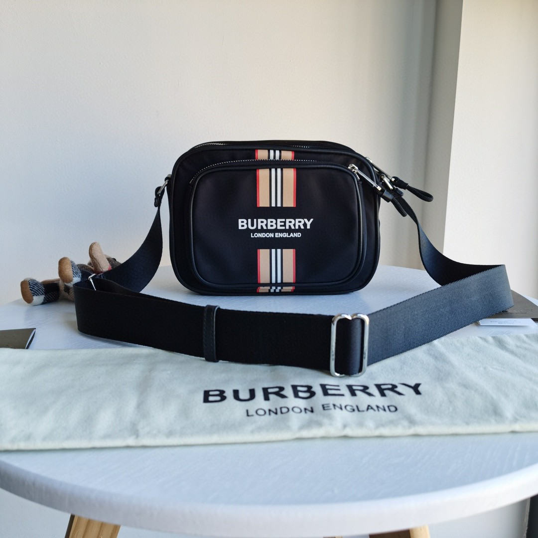 BURBERRY バーバリー 21SSショルダーバッグ