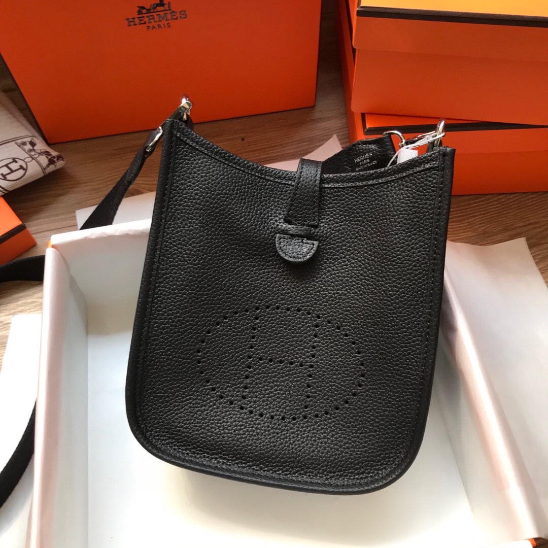 新作 HERMES(エルメス) エヴリン17 ショルダーバッグ