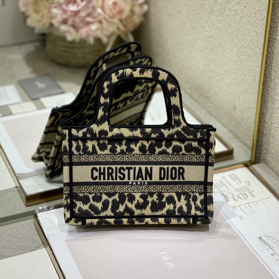 クリスチャンディオール MINI ショッピングバッグ 2109