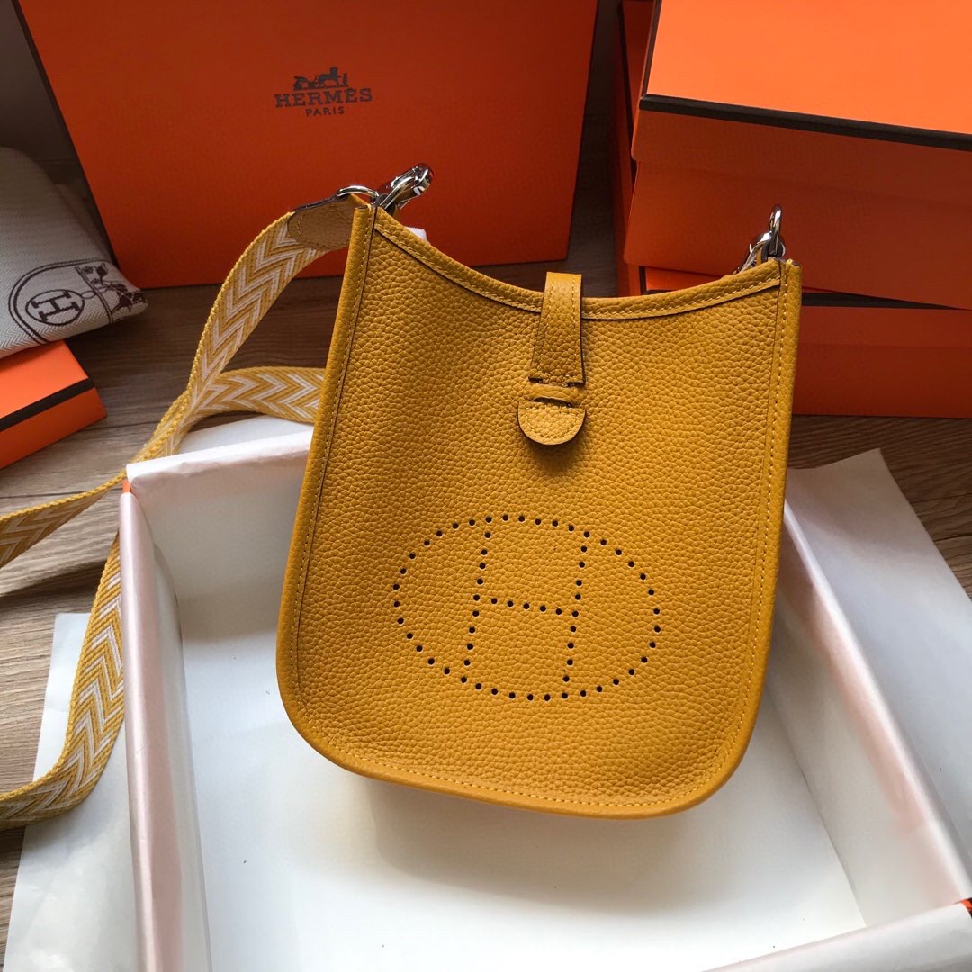 新作 HERMES(エルメス) エヴリン17 ショルダーバッグ