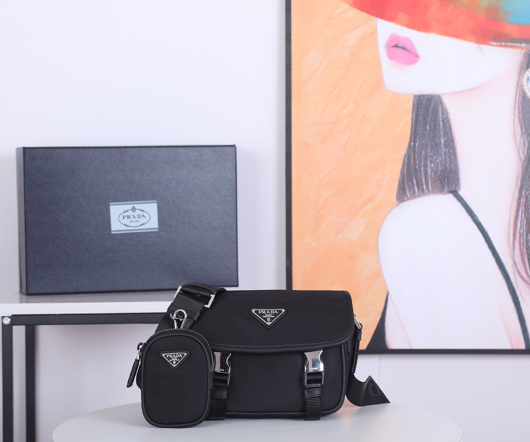 PRADA プラダ 新作ナイロン ショルダーバッグ