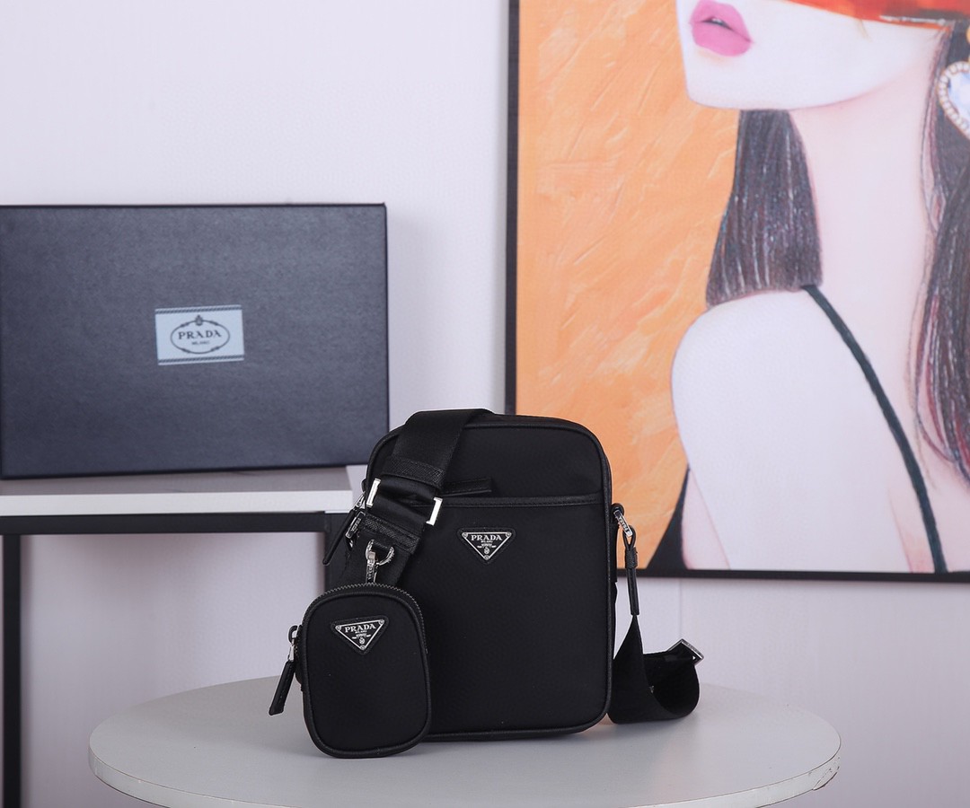 PRADA プラダ 新作ナイロン ミニショルダーバッグ