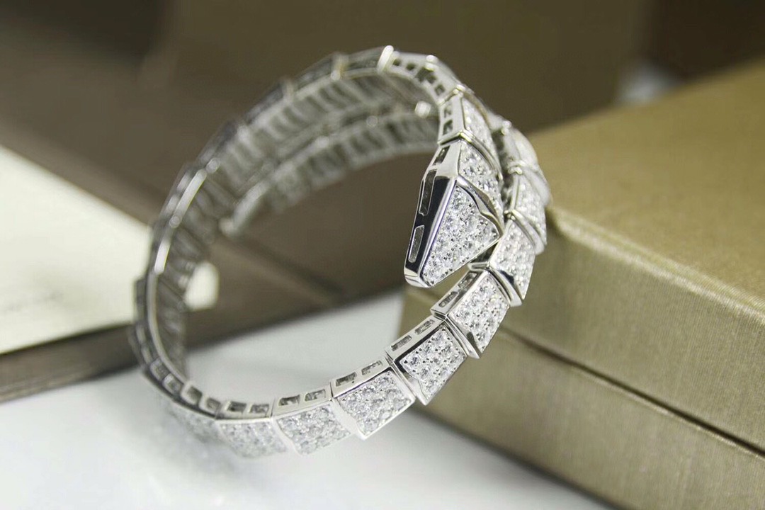 BVLGARI ブルガリ 今季の新作 ブレスレット.カフブレス