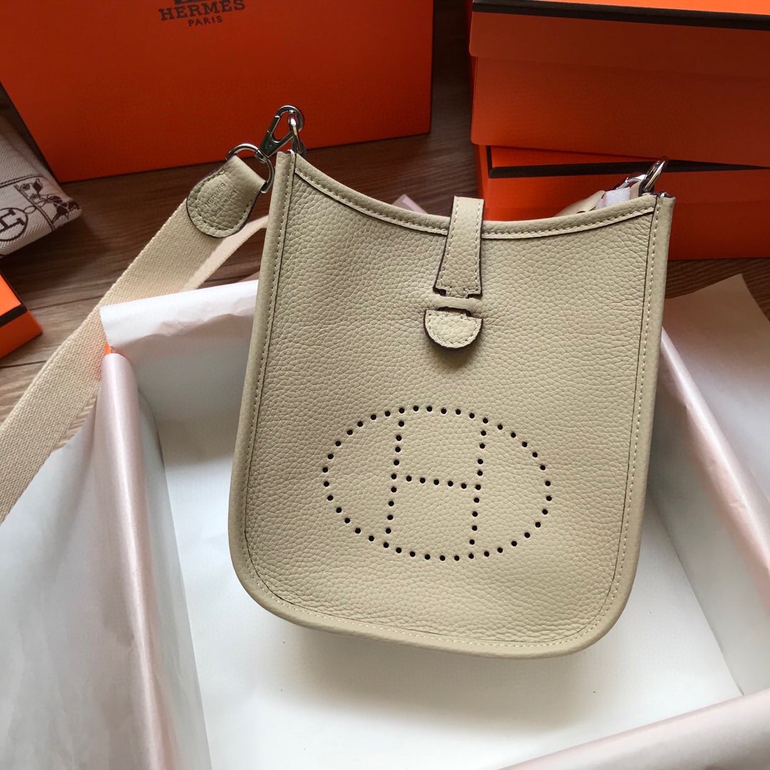 新作 HERMES(エルメス) エヴリン17 ショルダーバッグ
