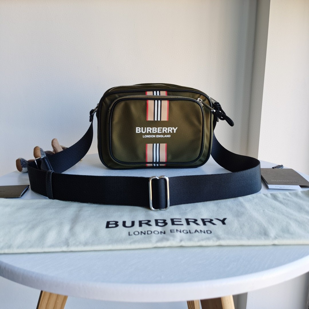 BURBERRY バーバリー 21SSショルダーバッグ