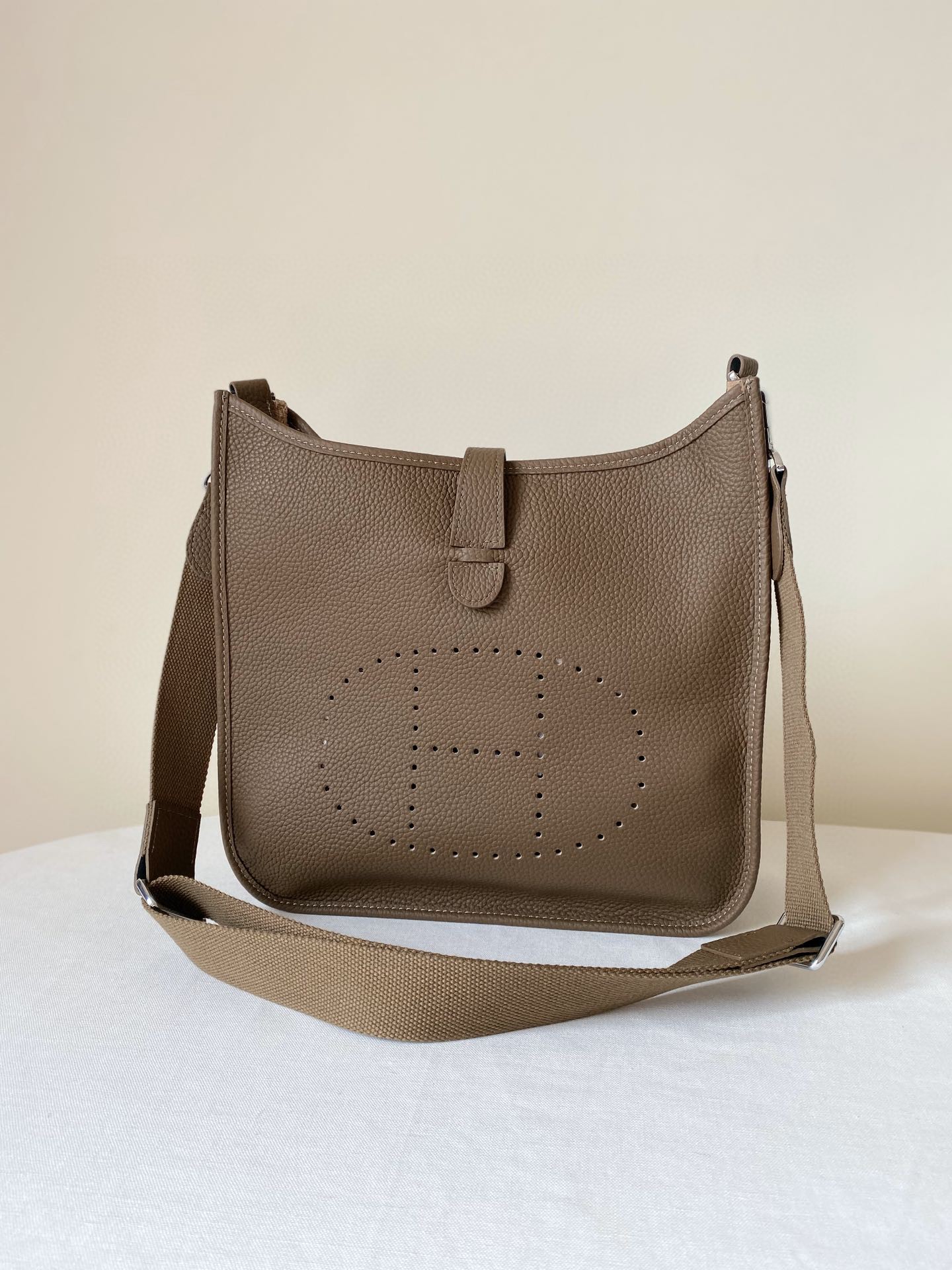 新作 HERMES(エルメス) エヴリン 大サイズ ショルダーバッグ