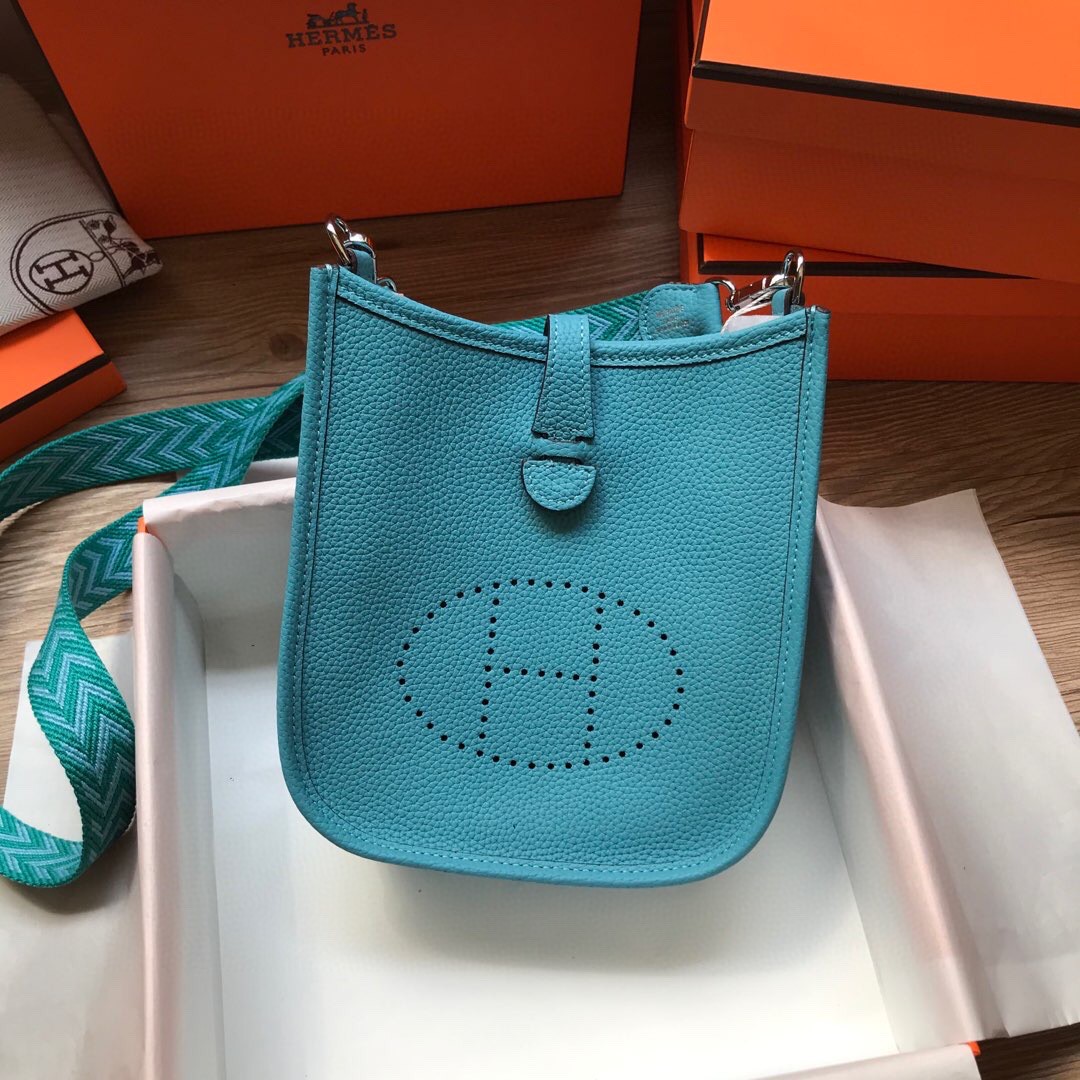新作 HERMES(エルメス) エヴリン17 ショルダーバッグ