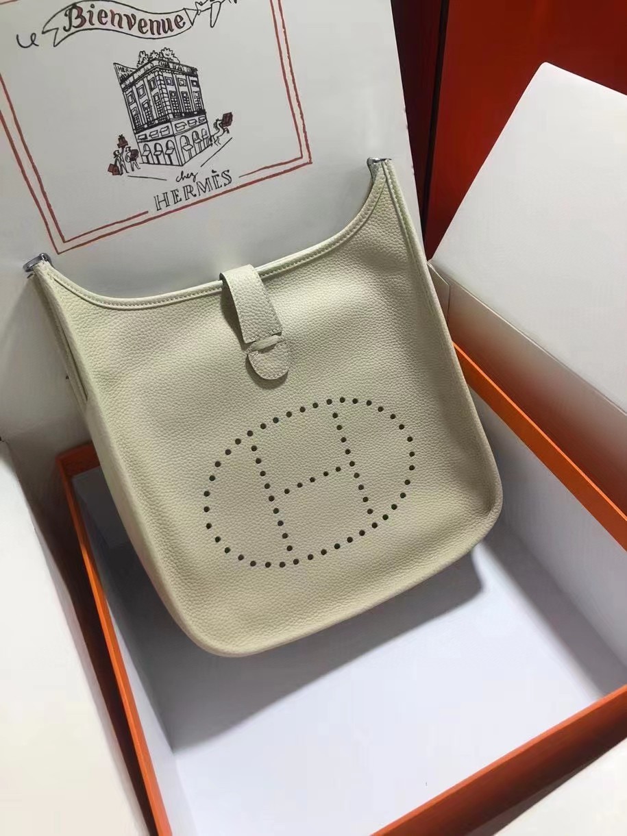 新作 HERMES(エルメス) エヴリ28ン ショルダーバッグ