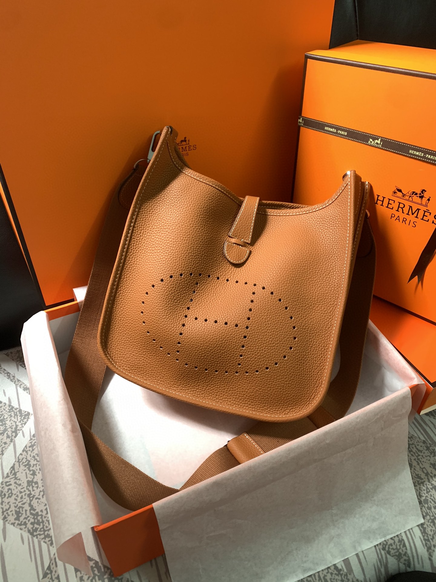 新作 HERMES(エルメス) エヴリン28 ショルダーバッグ
