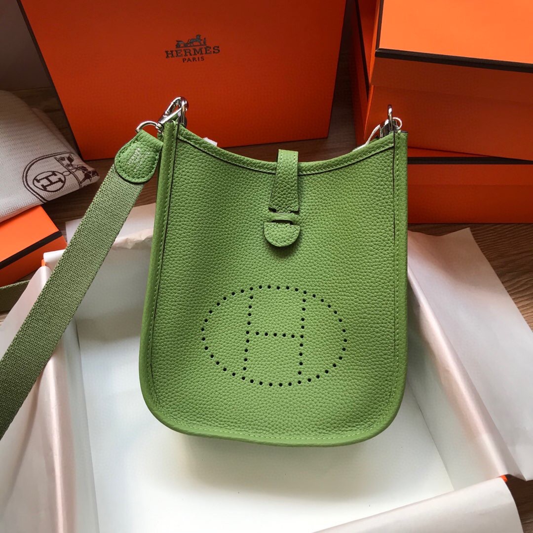 新作 HERMES(エルメス) エヴリン17 ショルダーバッグ