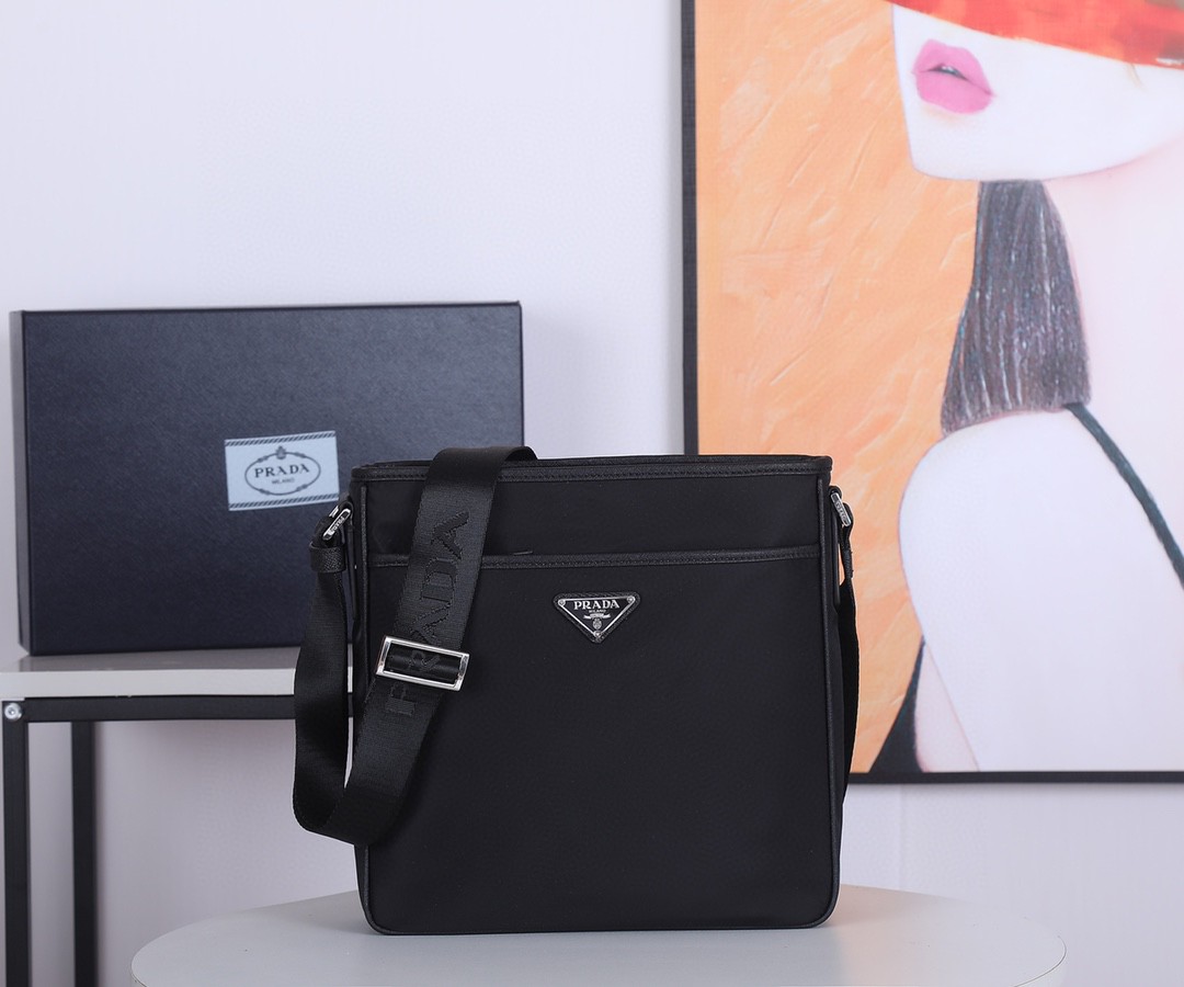 PRADA プラダ 新作ナイロン ショルダーバッグ