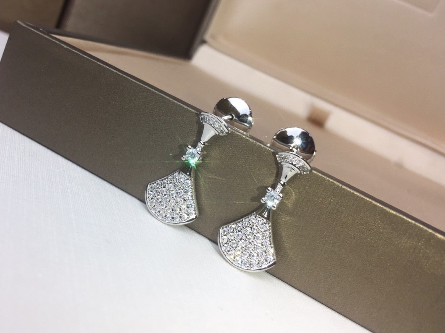 今季の新作 BVLGARI ブルガリ ピアス イアリング