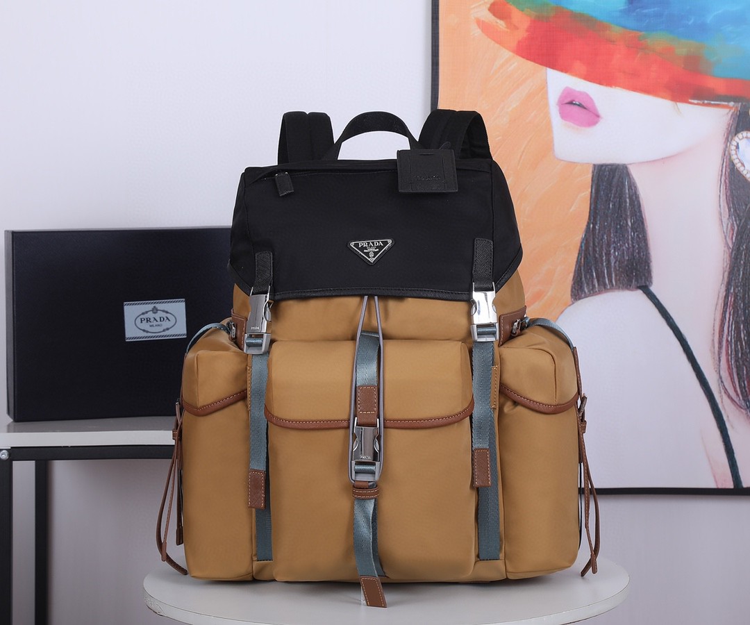 PRADA プラダ 新作ナイロン 後背包 リュック
