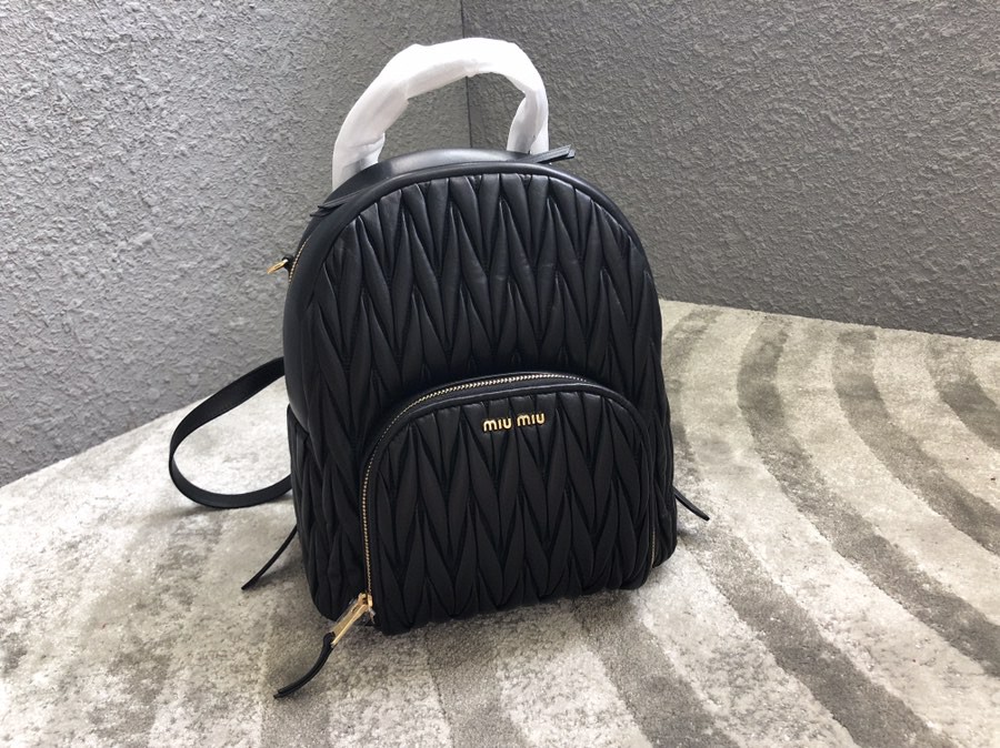 MIUMIU ミュウミュウ 新作通販 後背包 リュック