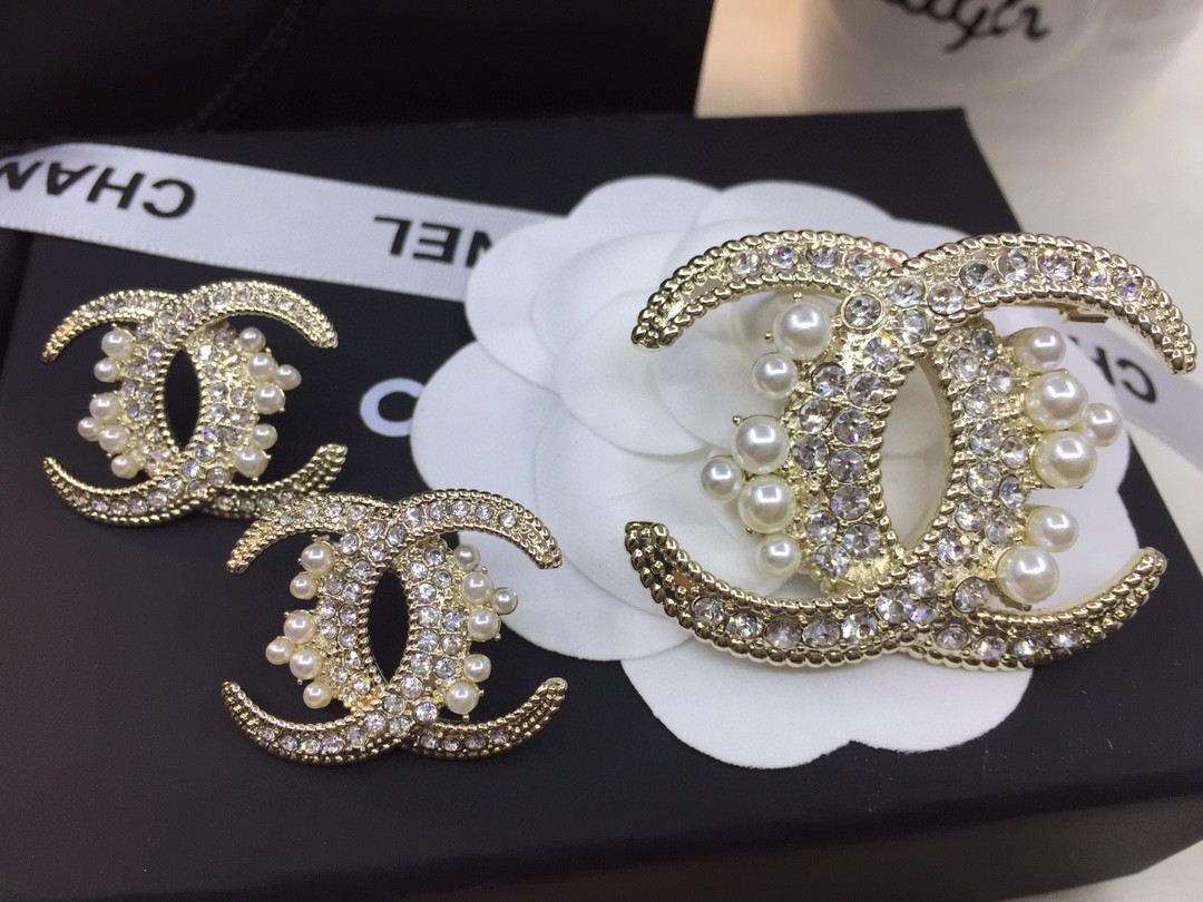 CHANEL(シャネル) 超美品 2点スーツ ブローチ イアリング