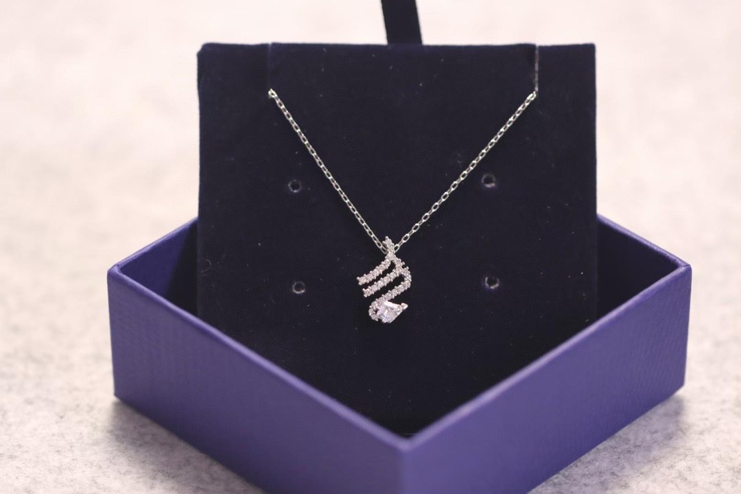 Swarovski スワロフスキー 超美品 ネックレス ペンダント