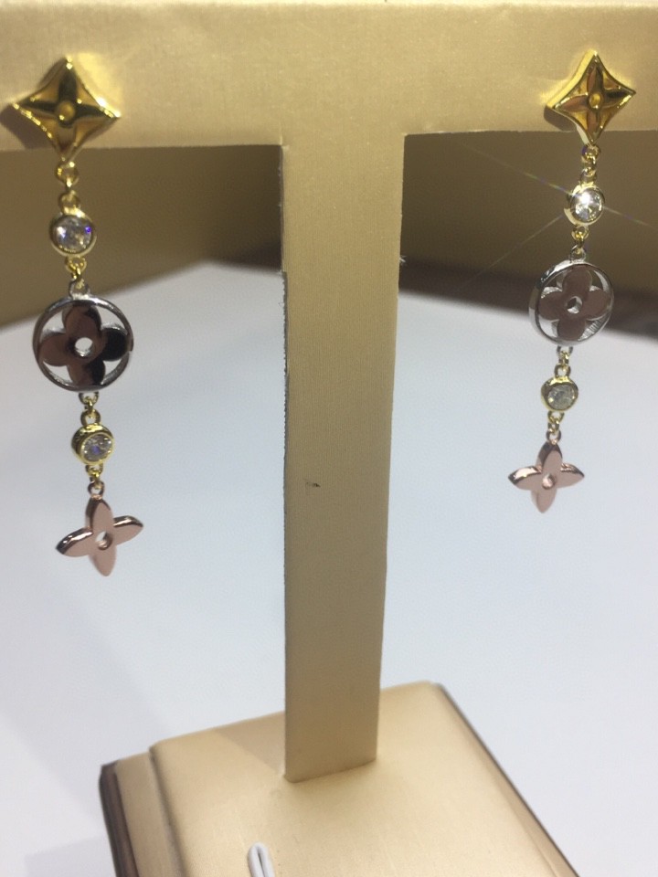 今季の新作 LV ルイヴィトン ピアス イアリング