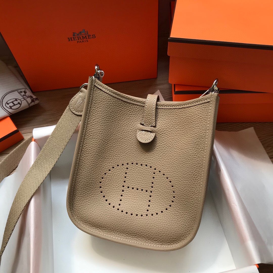 新作 HERMES(エルメス) エヴリン17 ショルダーバッグ
