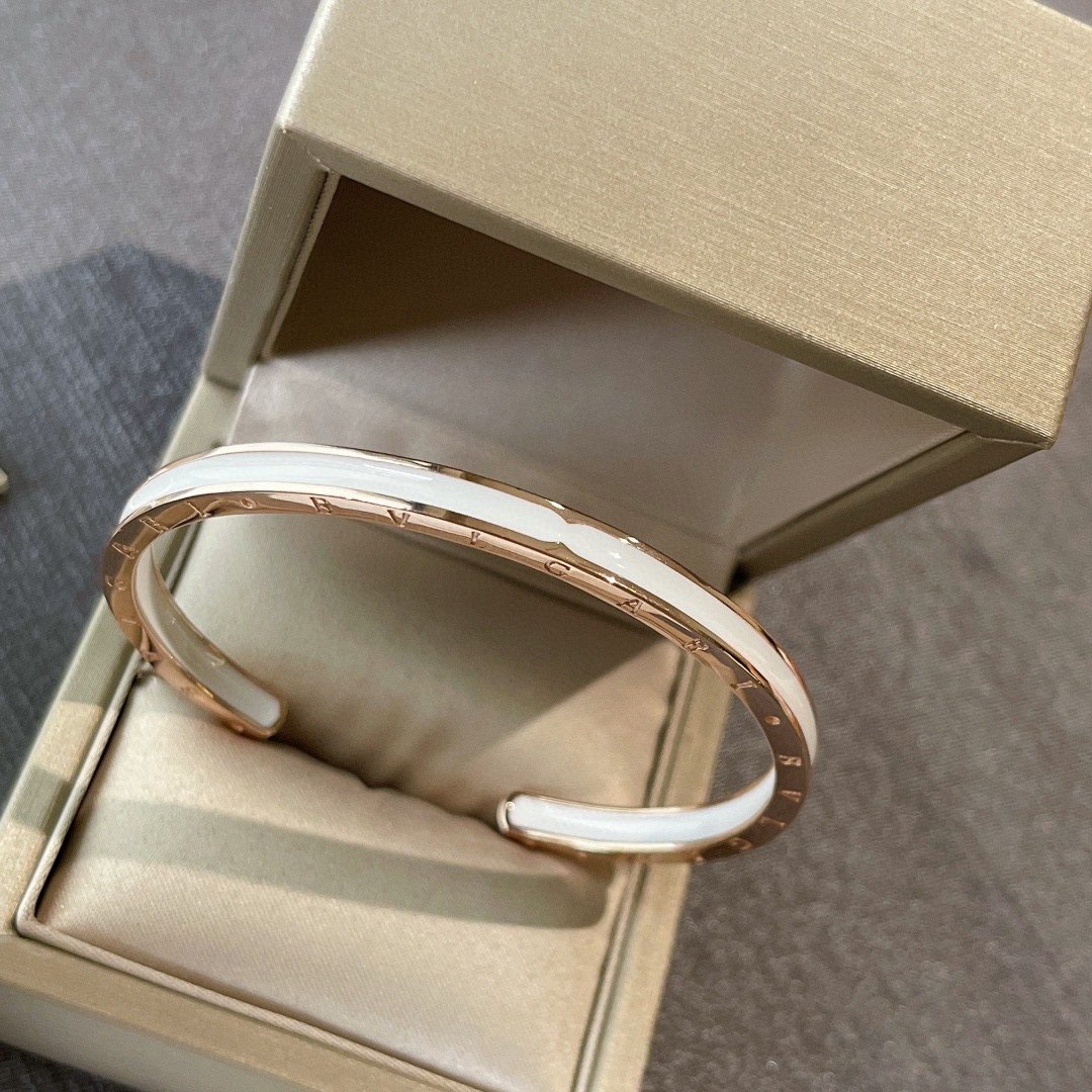 BVLGARI ブルガリ 今季の新作 ブレスレット.カフブレス