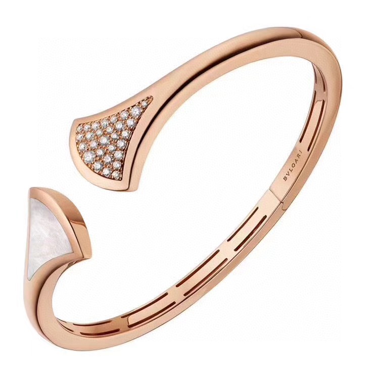 BVLGARI ブルガリ 今季の新作 ブレスレット.カフブレス