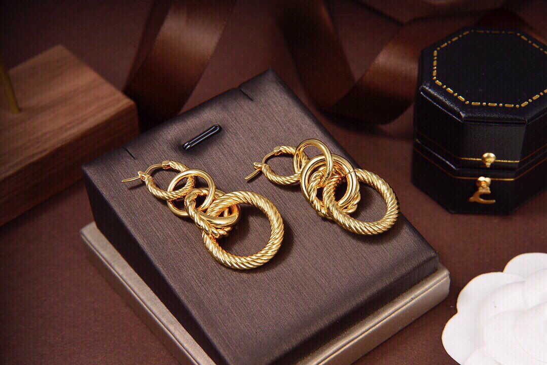 今季の新作 BVLGARI ブルガリ ピアス イアリング