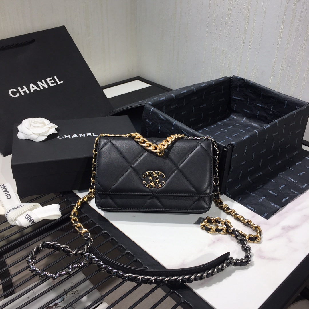 CHANELシャネル チェーショルダーバッグ 斜め掛け 長財布