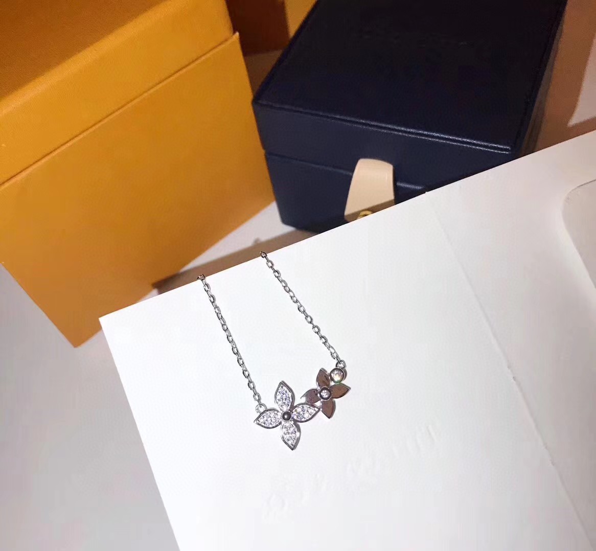 今季の新作 LV ルイヴィトン ネックレス.ペンダント