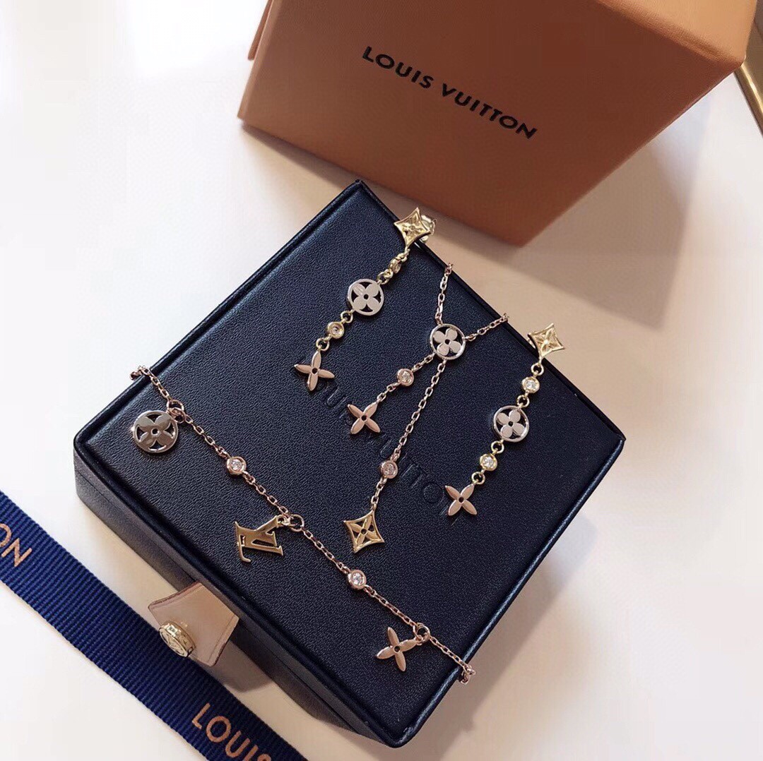 今季の新作 LV ルイヴィトン 2点スーツ ネックレス.ブレスレット