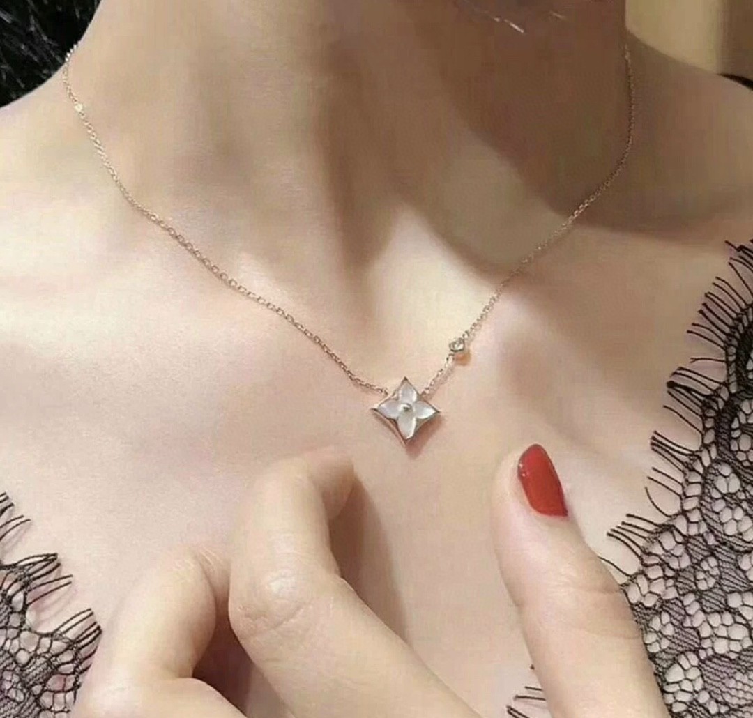 今季の新作 LV ルイヴィトン ネックレス.ペンダント