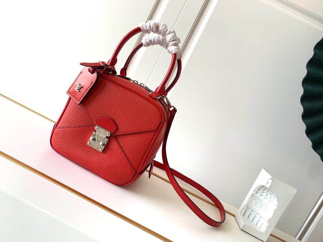 ルイヴィトン LVトリヨンレザー ハンドバッグ 美品 スクエアバッグ