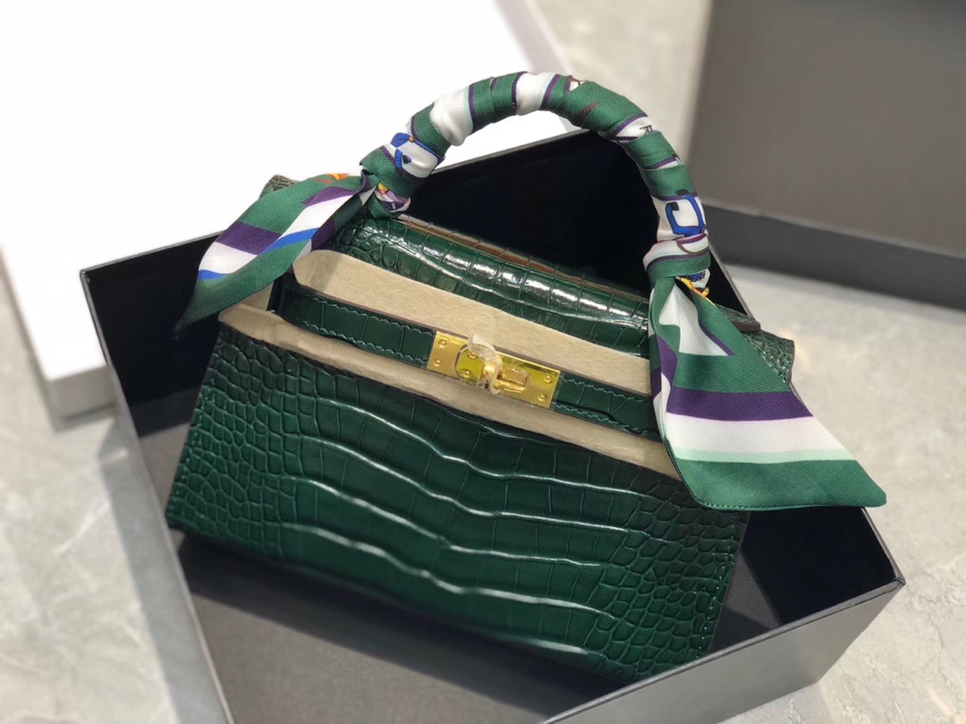 エルメス HERMES MINIケリー22 外縫い キャビアスキン DZ2001P320