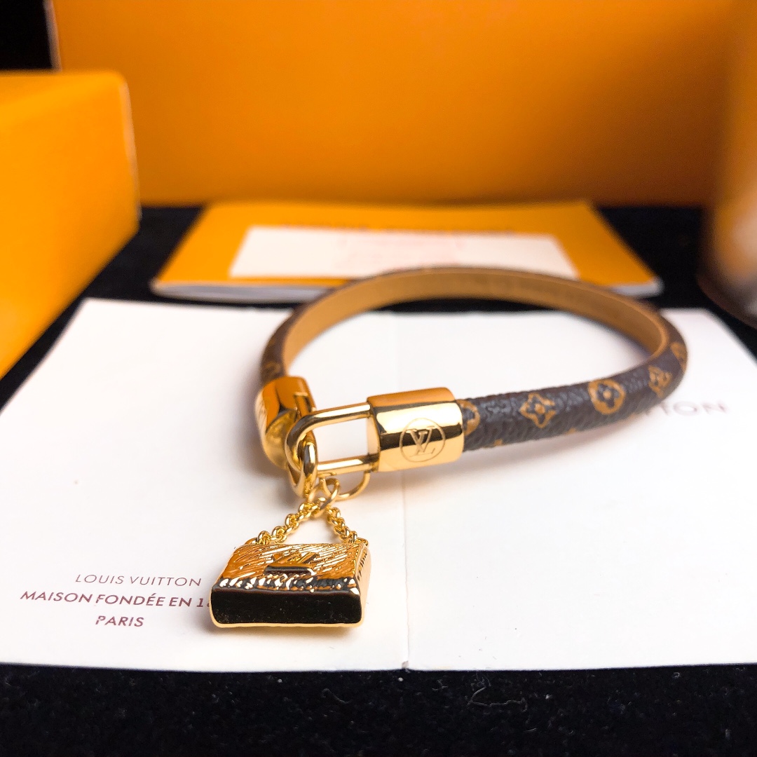 LOUIS VUITTON ルイヴィトン ☆プレゼントにピッタリ☆ ブレスレット