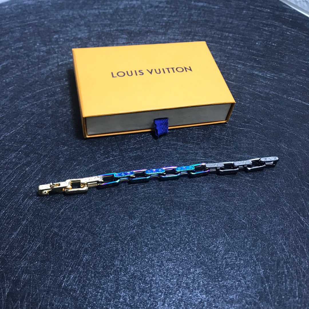 LOUIS VUITTON ルイヴィトン プレゼントにおススメ ブレスレット