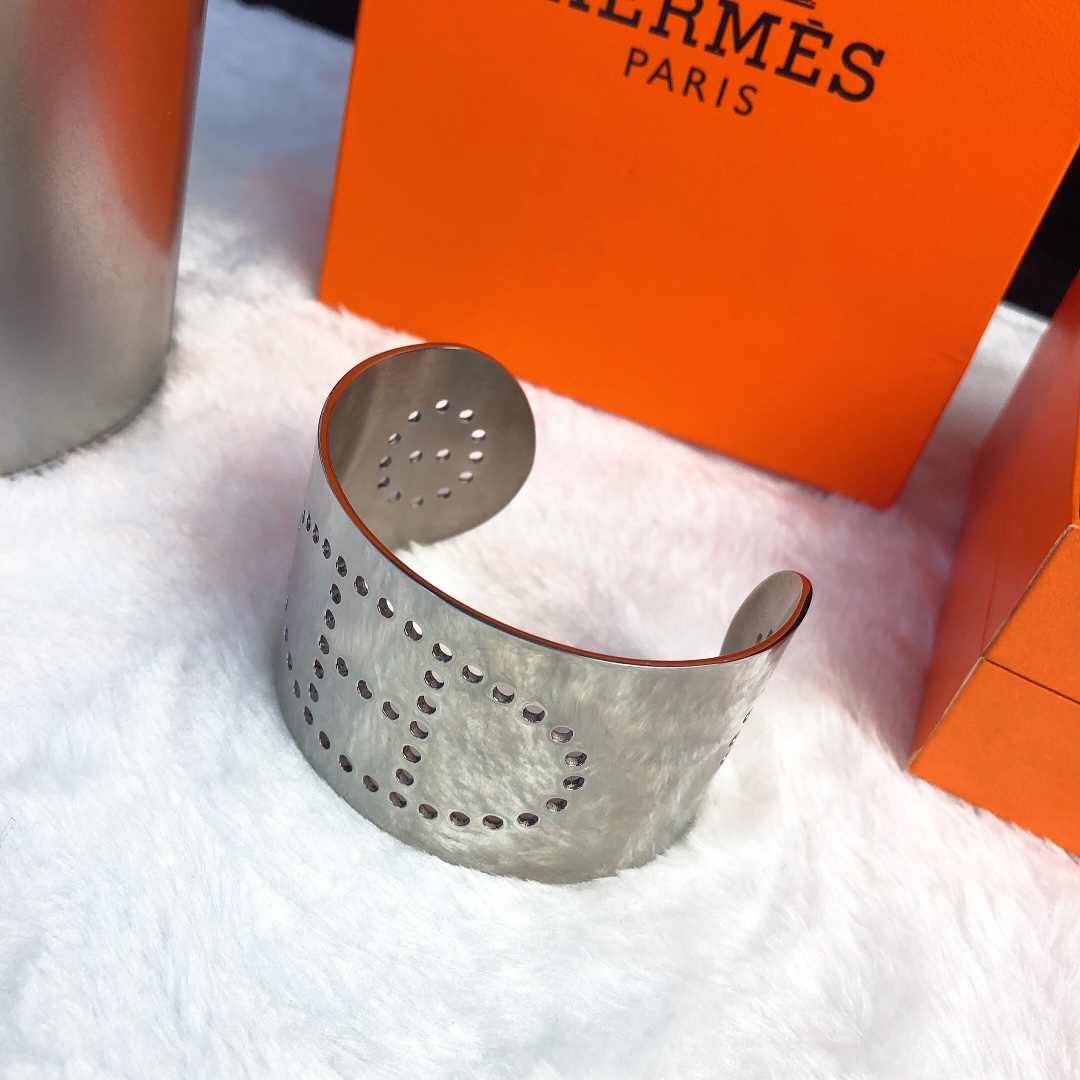 HERMES/エルメス 今季の新作 ブレスレット.カフブレス