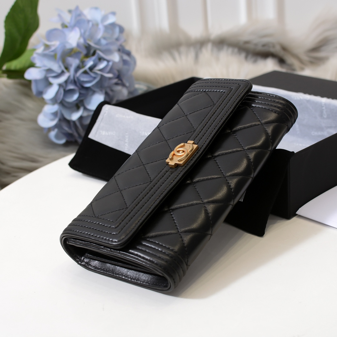 人気商品CHANEL(シャネル) 長財布 三つ折り財布 9016-318
