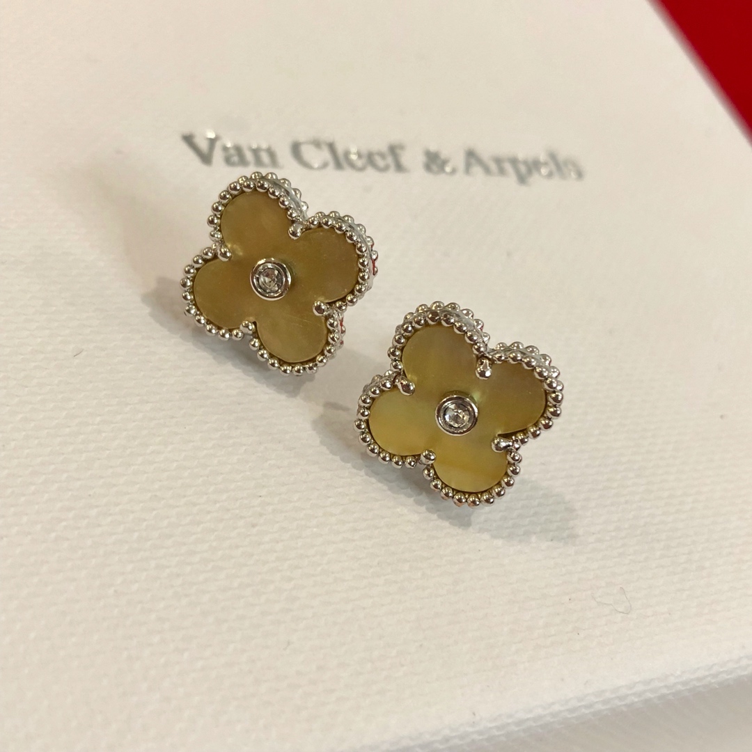 ヴァンクリーフ＆アーペル最新作 ピアス イアリング YX