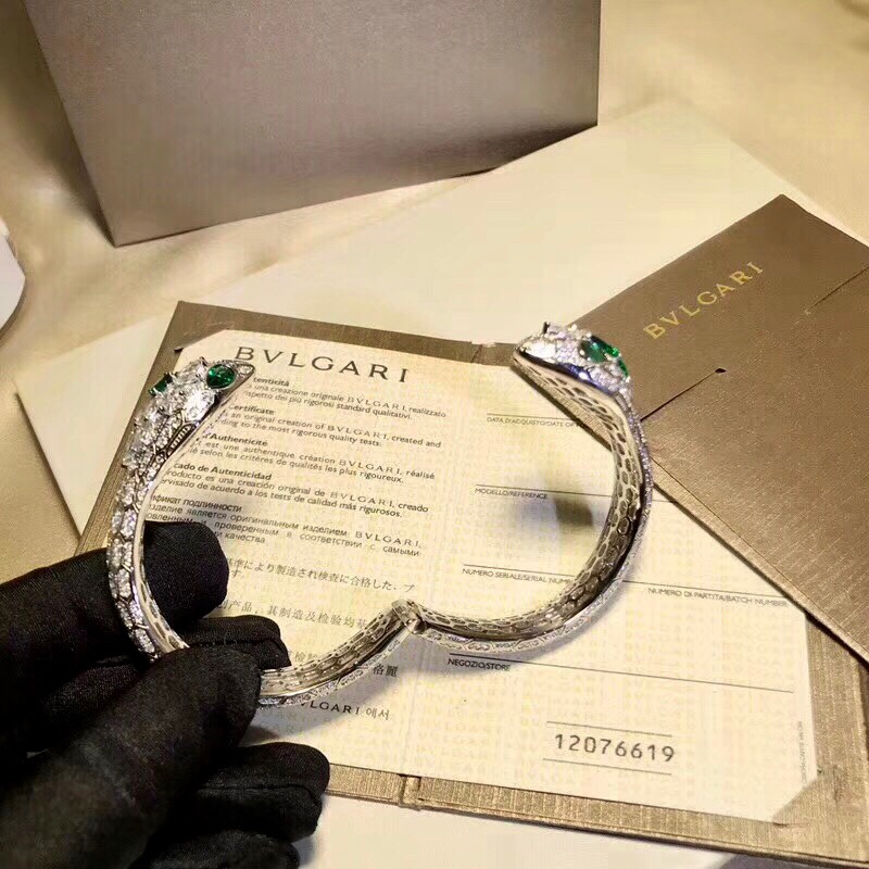 BVLGARI(ブルガリ)人気商品 ブレスレット.カフブレス FF